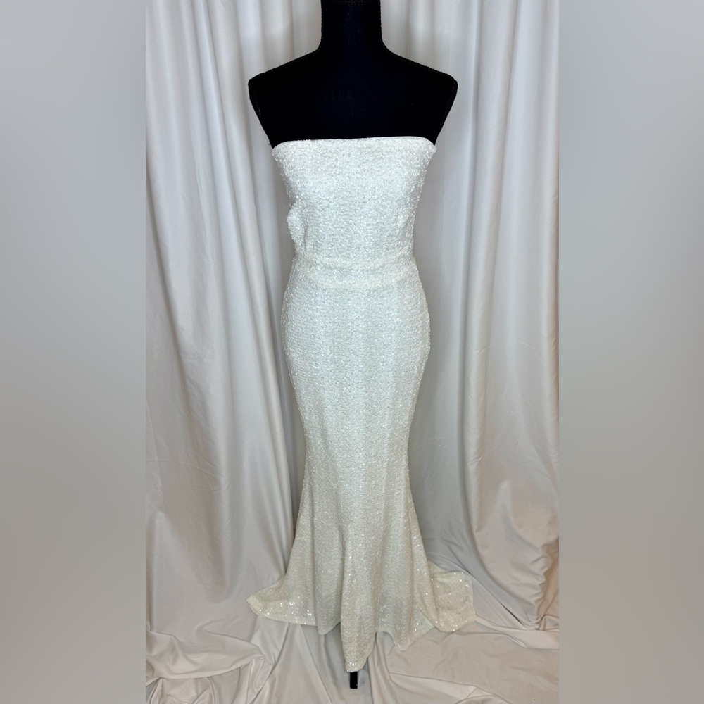 NWT Chic Strapless White Wedding Dress